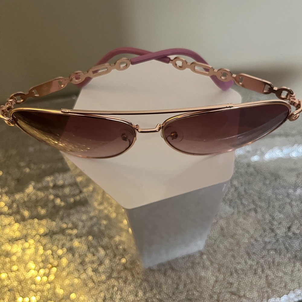 Pretty In Pink Sunglasses - Picture 3 of 3